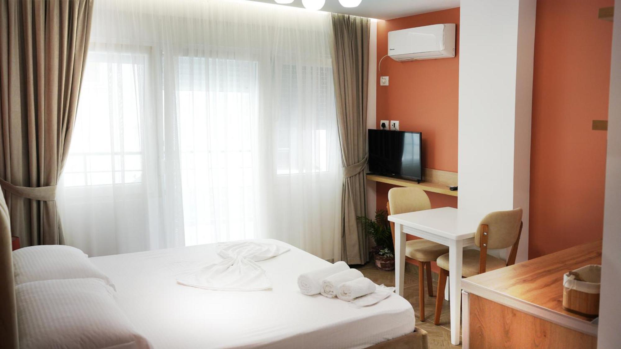 Hotel Luris Голем Екстериор снимка