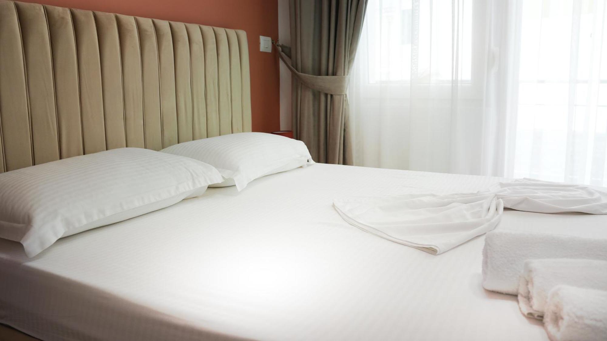 Hotel Luris Голем Екстериор снимка