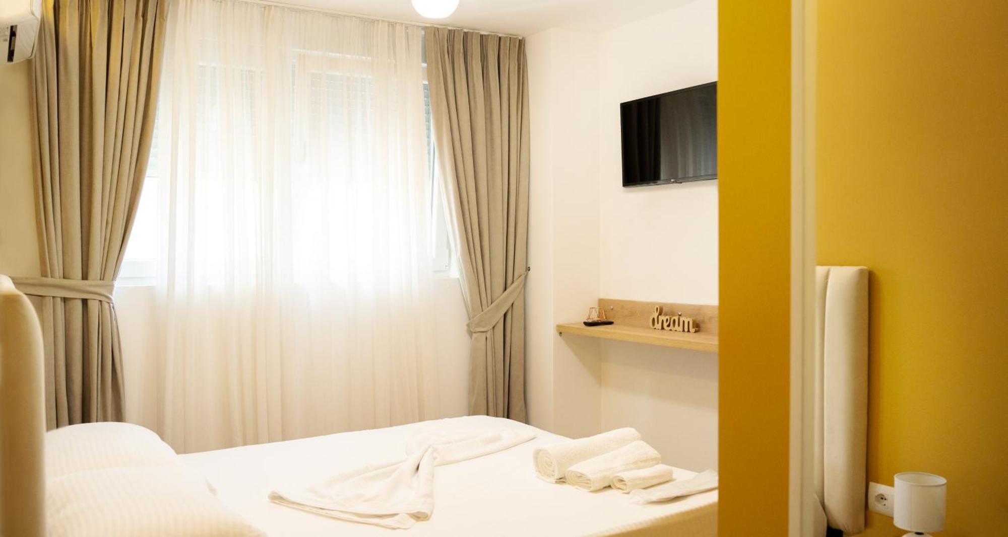 Hotel Luris Голем Екстериор снимка